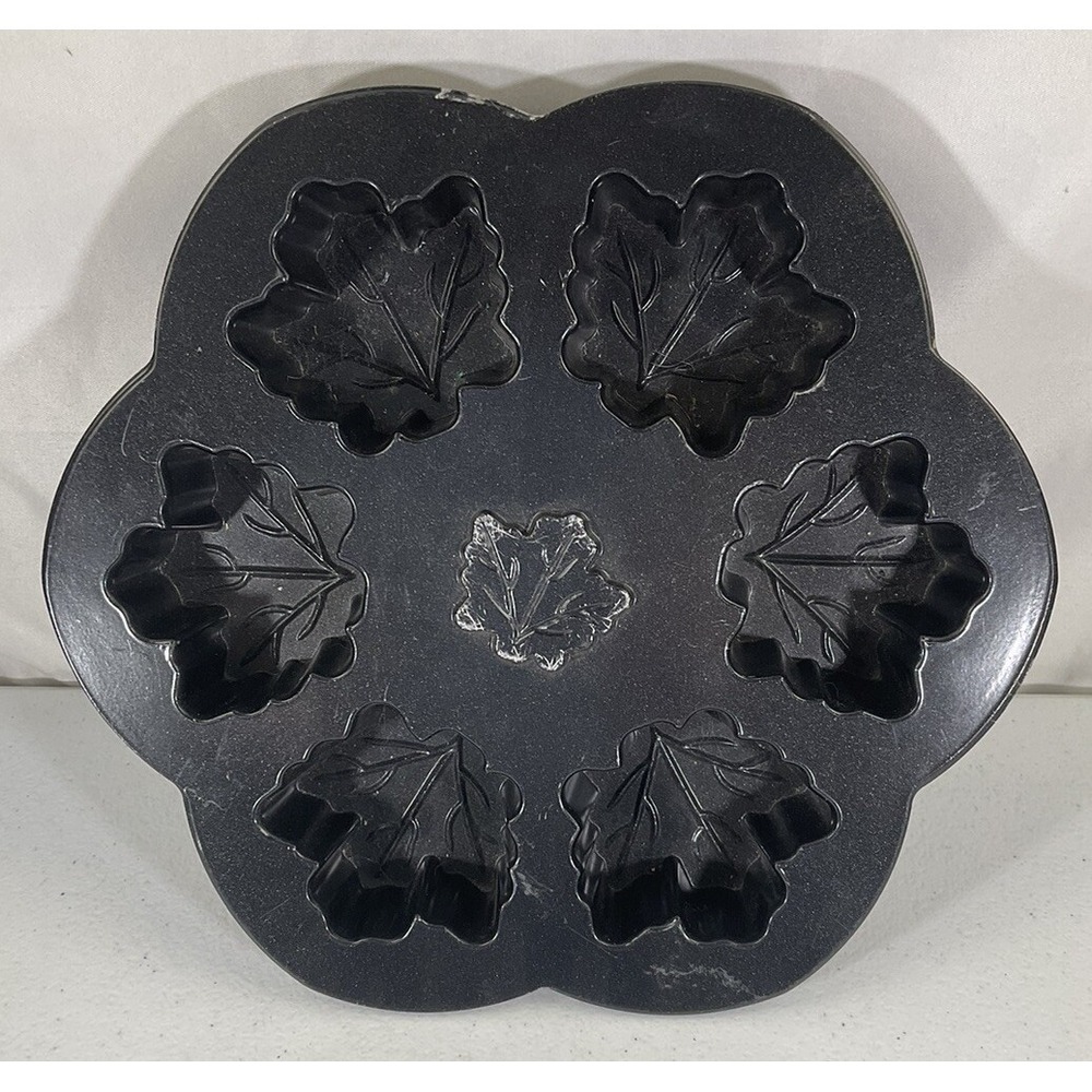 Nordic Ware New Maple Leaf Baking Pan 6 Fall Muffins Or Cakelets